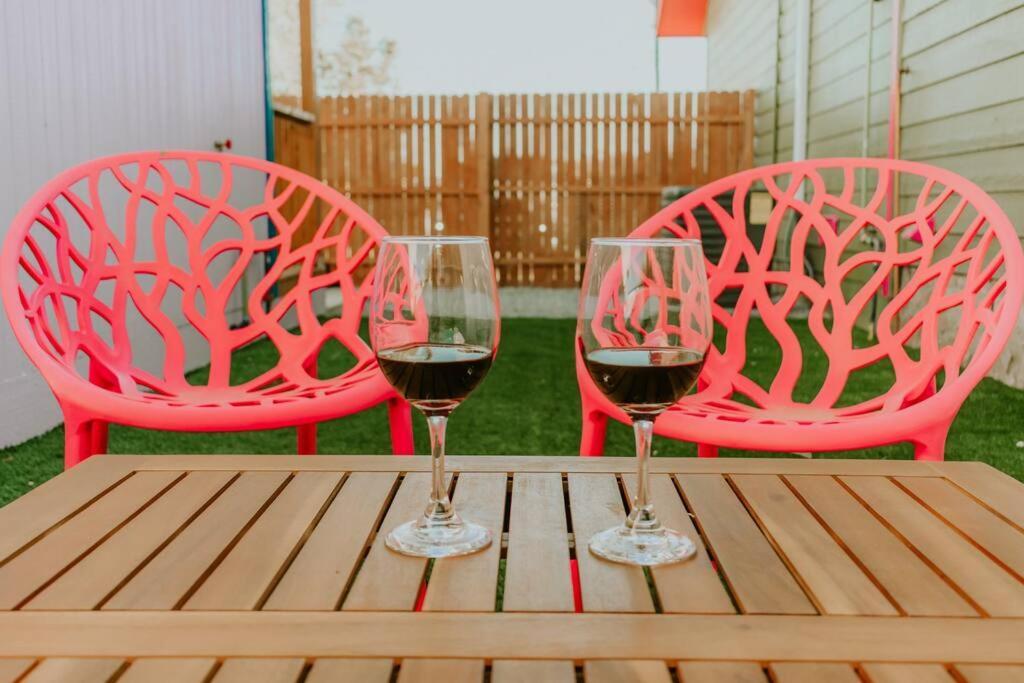 Agave Tiny House At Cactus Flower-Hot Tub-Pet Friendly-No Pet Fees! แอลบูเคอร์คี ภายนอก รูปภาพ