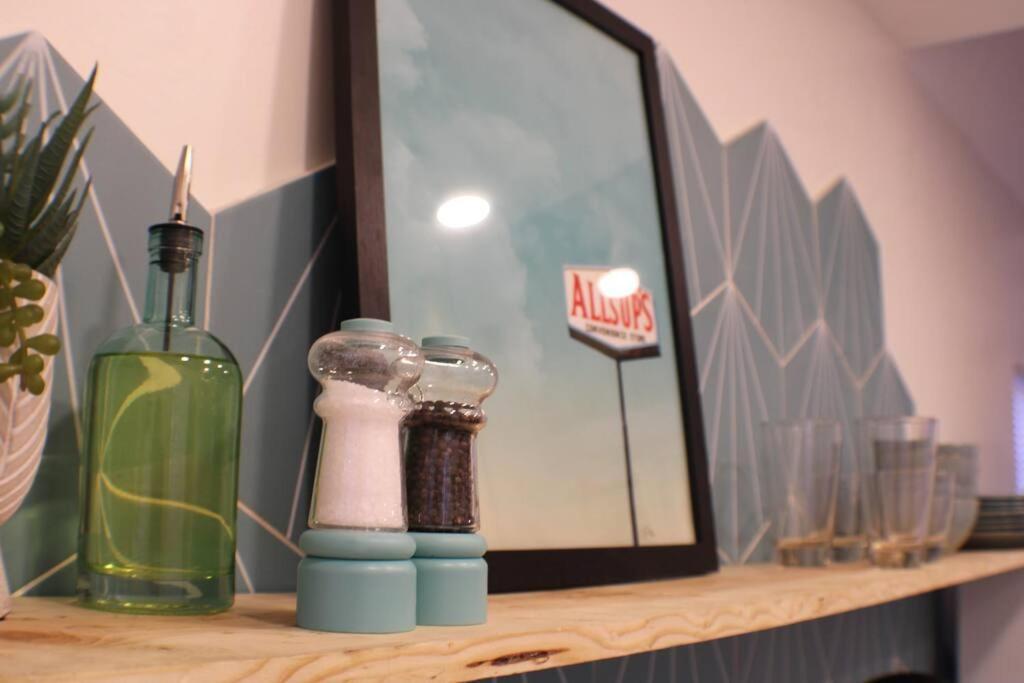 Agave Tiny House At Cactus Flower-Hot Tub-Pet Friendly-No Pet Fees! แอลบูเคอร์คี ภายนอก รูปภาพ