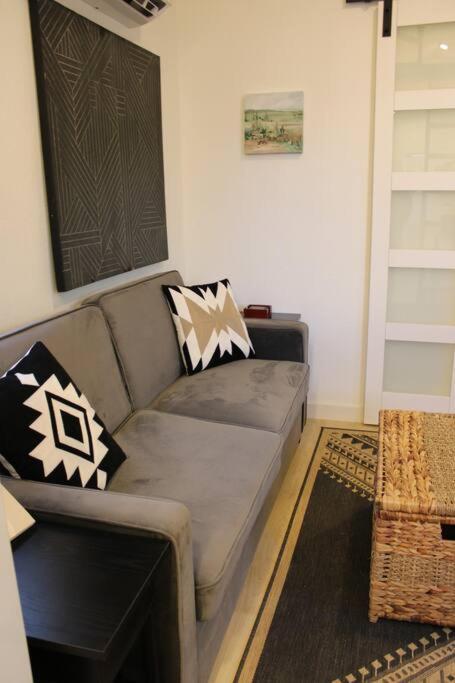 Agave Tiny House At Cactus Flower-Hot Tub-Pet Friendly-No Pet Fees! แอลบูเคอร์คี ภายนอก รูปภาพ