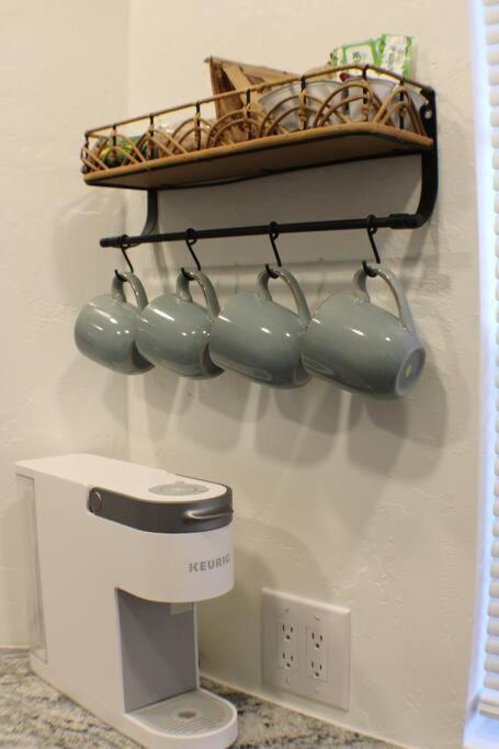 Agave Tiny House At Cactus Flower-Hot Tub-Pet Friendly-No Pet Fees! แอลบูเคอร์คี ภายนอก รูปภาพ