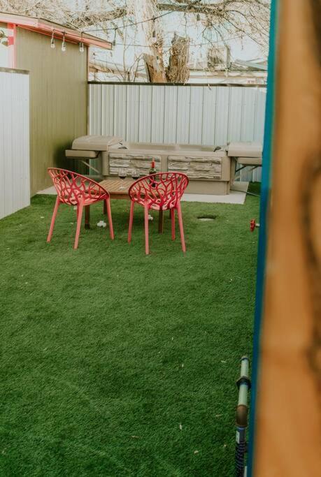 Agave Tiny House At Cactus Flower-Hot Tub-Pet Friendly-No Pet Fees! แอลบูเคอร์คี ภายนอก รูปภาพ