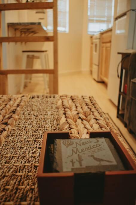 Agave Tiny House At Cactus Flower-Hot Tub-Pet Friendly-No Pet Fees! แอลบูเคอร์คี ภายนอก รูปภาพ