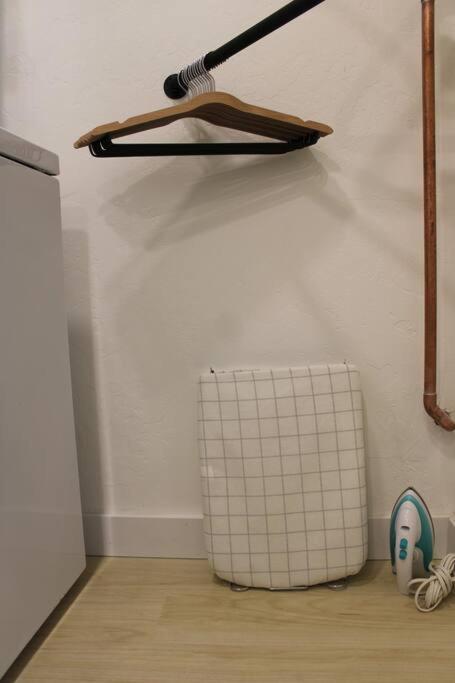 Agave Tiny House At Cactus Flower-Hot Tub-Pet Friendly-No Pet Fees! แอลบูเคอร์คี ภายนอก รูปภาพ
